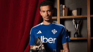 Dele Alli en la presentación con el Como 1907