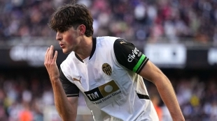 Javi Guerra tiene ofertas para marcharse del Valencia / Goal