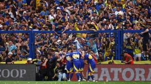 Los jugadores de Boca Juniors celebran un gol en La Bombonera