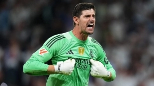 <p>Thibaut Courtois celebrates a save in a Real Madrid game</p>