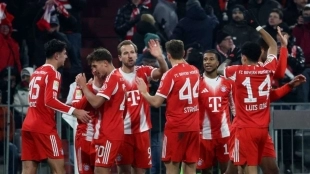 FC Bayern Munich players celebrate a goal