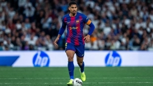 <p>Ronald Araujo during a match with Barcelona</p>