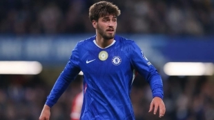 Marc Guiu durante un partido con el Chelsea