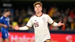 Víctor Muñoz celebrates his goal scored in his debut with Spain.