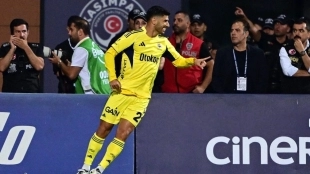 Marco Asensio celebra un gol anotado con el Fenerbahçe