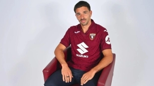 Giovanni Simeone durante su presentación con el Torino