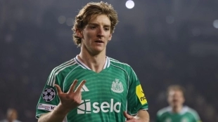 Anthony Gordon celebra un gol anotado con el Newcastle